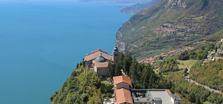 Vivere la spiritualità: eremi e luoghi mistici sul lago di Garda | M.C.M. GROUP DI MILESI MASSIMO & C SNC
